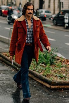 Soho Mens Fashion, 70s Style Men, 70s Inspired Outfits, Moda Hippie, Paris Fashion Week Men, 60s 70s Fashion