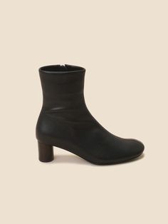 Composition : Sheep LeatherColor : BlackCountry of Origin : Republic of Korea Shoes Boots Ankle, Ankle Boots Black, Black Ankle Boots, Boots Black, Boot Shoes Women, Black Boots, Sheep, Shoe Boots, Ankle Boots