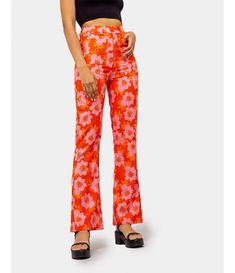 from articleand Buying Stuff, 60s Style, Fun Pants, Color Harmony, Bootcut Pants, Simple Tees, Floral Pants, Different Styles, Parachute Pants