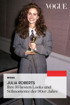 julia roberts holding an award in her hands