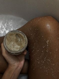 Easy Diy Body Scrub, Mrs Bella, Diy Body Scrub Recipes, Body Scrub Recipe, Diy Body Scrub, Scrub Recipe, روتين العناية بالبشرة, Organic Sugar