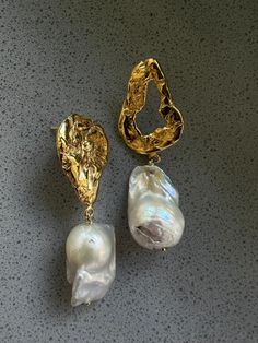 Real Baroque Pearl Statement Earrings, Baroque Pearl Drop, Freshwater Pearl Gold Earrings, Statement Jewelry, Bridesmaid, Wedding Gift ----------- Material: Real Baroque Natural Pearl is used (the shape of pearls may vary as they are natural) The asymmetrical shape of bronze is used in the upper part. This part is shaped and molded by hand and only a single piece is made.  So the item is very unique. The piece is plated with high-quality 18k gold plating. For the closure, 18k gold filled 925 ste Luxury Drop Baroque Pearl Earrings, Baroque Pearl Earrings Line, Luxury Statement Pearl Earrings As Gift, Luxury White Baroque Earrings, Luxury Statement Pearl Earrings For Gift, Handmade Luxury Baroque Pearl Earrings, Luxury Unique Pearl Earrings, Luxury Yellow Gold Baroque Pearl Earrings, Luxury Handmade Baroque Pearl Earrings