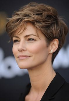 Pixie Hair Styles For Women, Pixie Cut 2024 Trends, Light Brown Pixie Haircut, Brown Hair Short Bob, Brown Pixie Hair, Pixie Haircut Color, Anne Hathaway Pixie, Colored Pixie, Pixie Cuts For Thick Hair