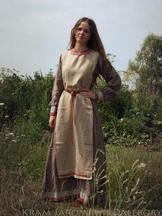 Kievan rus maiden, wearing a zapona Medieval Peasant Woman, Medieval Dress Peasant, Biblical Clothing, Peasant Clothing, Norse Clothing, Medieval Peasant, Kievan Rus, Medieval Garb