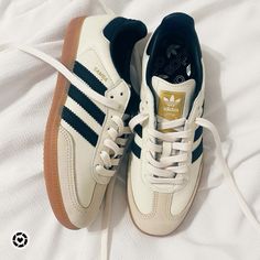 Aesthetic Women Shoes, Fall Sneakers Women, Sneaker Inspo Women, Cool Girl Sneakers, It Girl Sneakers, Aesthetic Adidas Shoes, Shoe Inspo Sneakers, It Girl Shoes, Adidas Samba Aesthetic