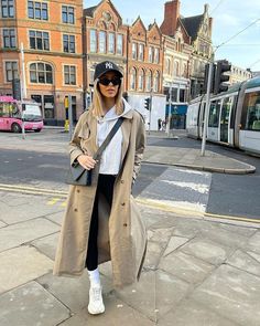 Ohio Outfits, Casual Trench Coat Outfit, Jackets Fashion Design, Nb 9060, Trench Outfit, Coat Outfit Casual, New York Outfits, Trench Coat Outfit, Jackets Fashion