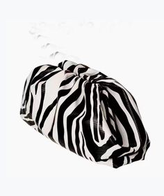 Indulge in the exquisite New Zebra Wrinkle Large Capacity Tote Handbag, a luxurious addition to your collection. The perfect blend of functionality and sophistication, this tote is a must-have for the stylish and discerning.This bag is made of fine Faux Leather fabric.Measurement: 18cm/7.02" * 38cm/14.82" * 7cm/2.73"Zip up closure. Inside pockets. Fall Maxi, Ankle Boots Flat, Faux Leather Fabric, Wedge Sneakers, Tote Handbag, Boho Stil, Mid Calf Boots, Leather Fabric, New Shoes