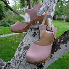 NEW WOODEN + LEATHER CLOGS Brown Clogs Sandals for Women MEDIUM HIGH heals ergonomic wooden sole and leather. made to order. Available in sizes 36-41. For other sizes please contact me EUR 35 l UK 2.5 l AUS 4.5 l USA 5 l up to 22.3cm l 8.78 inches EUR 36 l UK 3.5 l AUS 5.5 l USA 6 l up to 23cm l 9.02 inches EUR 37 l UK 4 l AUS 6 l USA 6.5 l up to 23.7cm l 9.33 inches EUR 38 l UK 5 l AUS 7 l USA 7.5 l up to 24.5cm l 9.65 inches EUR 39 l UK 6 l AUS 8 l USA 8.5 l up to 25.3cm l 9.96 inches EUR 40 l Summer Slingback Clogs With Rubber Sole, Pink Closed Toe Clogs With Removable Insole, Pink Platform Clogs With Open Heel, Pink Casual Sandals With Wooden Heel, Pink Open Heel Clogs For Spring, Pink Open Toe Clogs With Removable Insole, Pink Mules With Wooden Heel And Round Toe, Casual Pink Mules With Wooden Heel, Pink Leather Open Heel Clogs