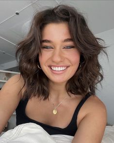 Short Wavy Haircuts, Thick Wavy Hair, Wavy Haircuts, Shoulder Length Hair Cuts, Short Wavy Hair, Penteado Cabelo Curto