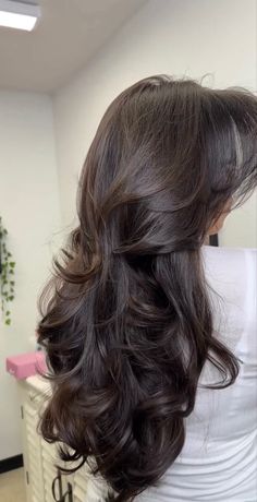 Long Curtain Bangs Blowout, Wedding Hairstyles Blowout, Perm Blowout, Wavy Perm Long Hair, Blowout Hair With Bangs, Chunky Layers Long Hair, Curtain Bangs Blowout, Front Layers Long Hair, Deep Brunette