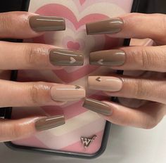 Brown And Black Nail Designs, Square Nails Neutral, Nails With Small Heart, Chocolate Brown Nails Design, Winter Nails Brown, Heart Nails Valentines Day, Cappuccino Nails, Nail Designs Brown, Flower Hand Tattoo