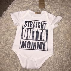 This Onesie Is So Cute And Funny! Baby Onsies Ideas Funny, Baby Onesies Cricut, Funny Baby Outfits, Baby Onsies Funny, Baby Clothes Funny, Funny Baby Bibs, Boy Onesies, Nerdy Baby, Newborn Baby Clothes