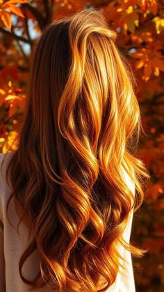 7 Fall-Inspired Brunette Hair Color Ideas Warm Caramel Highlights, Mahogany Highlights, Sandy Blonde Hair, Halloween Beauty, Sandy Blonde