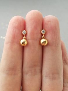 Gold Post Earrings, Small Gold Jumkas Design, Small Studs Gold, Simple Jumka Earrings Gold, Jwellary Design Gold Earrings, Gold Hangings For Ears, Simple Studs Gold, Ear Rings Hangings Gold, Small Diamond Hanging Earrings