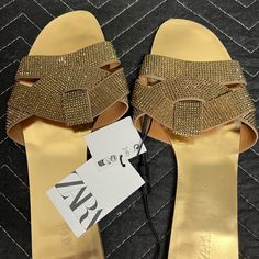 Brand New Size 37 = 7or 6.5 Zara Flat Sandals For Party, Zara Casual Sandals For Party, Zara Casual Party Sandals, Zara Slippers, Zara Gold, Zara Shoes, Slippers, Size 7, Zara