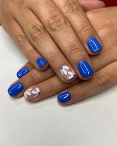 25 beautiful blue and white nails - Just another WordPress site Natural Nails Blue Designs, Short Nail Blue Designs, Nail Art For Super Short Nails, Blue Nails With One Accent Nail, Blue Nail Flower Designs, Royal Blue Nails Flowers, Gel Nails Ideas Short Blue, Blue And White Dip Nails, Fun Nails Blue