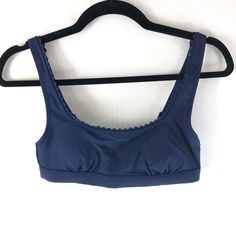 Lands End Swim Bikini Top Removable Pads Scalloped Edge Navy Blue Size 2 Condition: New Without Tags Band Width: 12.5" Length: 10.5" Comes From A Smoke Free Home. Feel Free To Ask Any Questions You May Have. Thanks For Looking! Adjustable Straps Sports Bra, Blue Stretch Sports Bra With Removable Pads, Blue Stretch Bra With Removable Pads, Summer Blue Sports Bra, Blue Nylon Swimwear With Built-in Bra, Blue Stretch Sports Bra For Summer, Fitted Blue Sports Bra With Built-in Bra, Stretch Bra With Built-in Support For Poolside, Blue Stretch Workout Bra