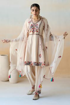 Pakistani Women, Embroidery Fashion Detail, 2022 Design, Women Kurta, Dress 2022, Pakistani Dresses Casual, Ivory Fabric, Traditional Indian Outfits, Aari Embroidery