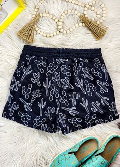 Western Shorts, Shoes Western, Cowgirl Boutique, Black Cactus, Horse Hair Pottery, Bling Dog Collars, Casual Country Outfits, Cowgirl Look, Trendy Tees