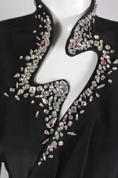 Rhinestone Neckline Designs, Rhinestone Clothing Designs, Embroidery Designs Fashion Clothing, Neck Work Design, Rhinestones Clothes, Beaded Neckline Dress, Neck Designs For Suits, Hanging Beads, Neck Embroidery