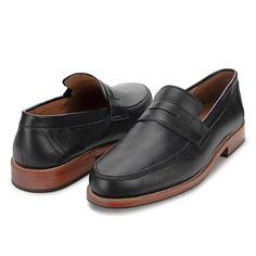 Masculine Business Casual Leather Shoes With Rubber Sole, Masculine Leather Loafers For Business Casual, Masculine Semi-formal Almond Toe Loafers, Masculine Plain Toe Loafers With Leather Lining, Masculine Semi-formal Loafers With Leather Sole, Masculine Business Loafers With Leather Lining, Business Casual Plain Toe Loafers With Leather Sole, Masculine Plain Toe Moccasins For Semi-formal Occasions, Masculine Workwear Moccasins With Brogue Detailing