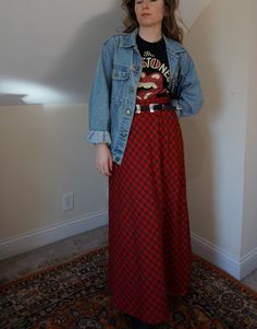 90s Ankle Length plaid skirt. Light weight and easy for outfitting with a vintage tee or cropped top! Flannel Shirt With Skirt, Plaid Layered Outfit, Vintage Outfits For Women Classy, Graphic Tee Outfit Women, Long Red Plaid Skirt Outfit, Thrifted Grunge Outfits, 90s Maxi Skirt Outfit, 90s Teacher Aesthetic, How To Style Plaid Skirt Outfit