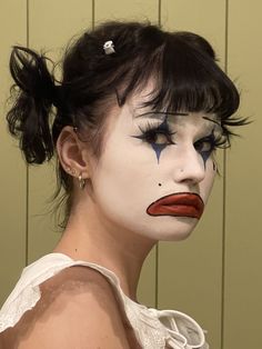 Teknik Makeup, Cute Clown Makeup, Pierrot Clown, Funky Makeup, Clown Core, 얼굴 드로잉, 얼굴 그리기, Halloween Makeup Inspiration, Cute Clown