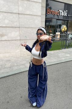 Asian Streetwear Fashion, Streetwear Summer Outfits, Girl Streetwear, Hypebeast Fashion, Asian Streetwear, Modern Street Style, Streetwear Girl, Streetwear Essentials, Korean Streetwear