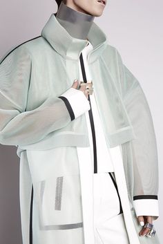 Boho Mode, Mode Boho, Fashion Boho, Futuristic Fashion, Future Fashion, White Jacket, Mode Inspiration, Issey Miyake