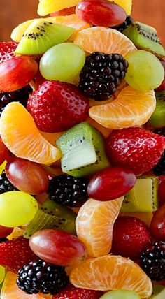 a christmas tree made out of fruit is shown