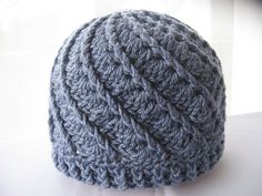 a crocheted hat with the words cap ganchillo leggerma