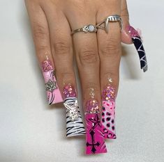 #2000snostalgia #acrylic #naildesign Crazy Nail Designs, Nail Bracelet, Duck Nails, Crazy Nails, Really Cute Nails, Acrylic Nails Coffin Pink, Acrylic Nails Coffin Short, Acrylic Nails Coffin, Dope Nails