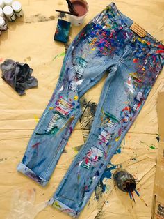 Upcycled jeans vlekken op jeans Spray verf verf spetter jeans festival kleding hand geschilderd verf spetter jeans in verf gescheurde jeans kunst U kunt elke maat jeans bestellen en kiezen voor elke kleur bereik! Schrijf me een persoonlijk bericht en we zullen het bespreken! We gebruiken speciale Art Jeans, Moda Denim, Painted Denim Jacket