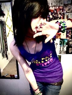 #emo #emoboy #emohairstyle #scene #scenekid #sceneboy #2000snostalgia #2000style #2000saesthetics Emo Outfits School, 2005 Emo, Scene Poses, 2000s Scene Fashion, Black Scene Kid, 2010s Emo, Emo 2000, 2010 Emo, Myspace Scene