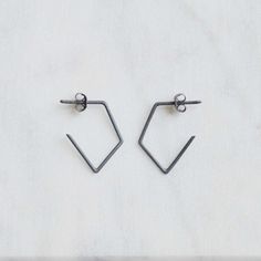 "The earrings are shaped from a silver wire of 1mm to create these delicate Polygon hoops. The clean lines of this geometric jewelry looks very simple, yet so stylish and modern. Minimalist and light weight, you can truly wear these hoops with any outfit and they will look beautiful! Available in matte, shiny or black oxidized finish. DIMENTIONS Length 22mm Width 15mm Post of 19 gauge wire // 1mm diameter This listing is for one pair of earrings including ear backs. ------ HIGH QUALITY We create Wire Hoop Earrings, Minimal Earrings, Funky Jewelry, Geometric Jewelry, Design Jewelry, Support Handmade, Modern Earrings, Geometric Earrings, Simple Earrings