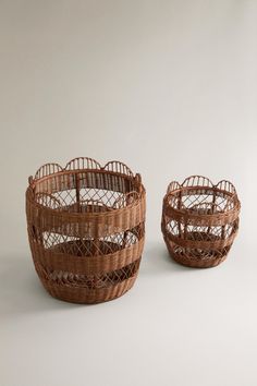 Woven rattan basket with a scalloped finish. Crochet Coat, Cargo Shirts, Woven Rattan, Rattan Basket, Shirt Blouses Tops, Wicker Basket, Sweaters Knitwear, Trouser Jeans, Vest Dress