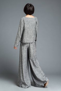 FEATURES 50% linen,50% cotton No lining Two side pockets Front zipper and button closure Wide Leg pants, Long Linen pants Ankle length Perfect for summer,spring,autumn More color If you're interested in the matched top, you can check it from this listing https://www.etsy.com/listing/565315859/ SIZE Available in sizes XS-XXL How to choose size ? 1.Check your body measurement with instructions https://www.etsy.com/listing/794054080 2.Get your size in Size Chart with your body measurement https://w Gray Linen Pants Outfit, Grey Linen Pants Outfit, Grey Linen Pants, Linen Palazzo Pants, Long Linen Pants, Spring Pants, Handmade Pants, Linen Pants Outfit, Casual Linen Pants