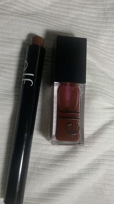 E.L.F GLOW REVIVER LIP OIL SHADE : JAM SESSION ( BLACK CHERRY) and E.L. F POUT CLOUT LIP PLUMPING PEN • SHADE: PLUM ON OVER (BERRY) Red Lip Combo, Deep Red Lip, Haut Routine, Simple Makeup Tips, Amazing Halloween Makeup, Lip Plumping