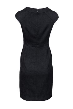 Stroll into your office presentation with confidence in this polished David Meister dress. A sheath silhouette and fitted waist will have you looking professional and feminine simultaneously, impressing those around you. With slight pleating at the neckline and textured fabric, this is the kind of piece you’ll want to wear again and again. Size 2 100% Polyester Concealed back zipper Lined Sheath silhouette Round neckline w/ slight notch & pleats Cap sleeve Fitted waist Textured material Chips in Black Halo Sheath Dress Sleevless, Office Presentation, Street Style Parisian, Black Textures, Textured Fabric, Street Styles, Sheath Dress, Capsule Wardrobe, Round Neckline