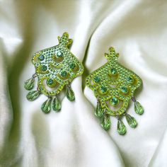 These are really fun and interesting, there is one tiny stone missing but overall great shape. They measure approx. 3 3/8" in diameter. Fort Sill, Green Electric, Best Birthday Gifts, Vintage Rhinestone, Earrings Dangle, Vintage Pink, Clip On, Beautiful Earrings, Lime Green