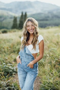 summer photoshoot inspo, summer senior pictures, senior portraits, senior photos, senior picture inspiration, summer aesthetic, mountain vibes, aesthetic, park city utah, park city wedding photographer, park city engagement photographer, mountain photoshoot, photoshoot inspiration,  wildflowers, sunset field photoshoot, sunset golden hour, golden hour photoshoot, golden field, mountain flower photos, inspiraiton, inspo, summer sunset pictures, summer sunset vibes, fall in the mountains, portrait Mothers Day Photoshoot, Mommy And Me Poses, Senior Portrait Outfits, Senior Year Pictures, Cute Senior Pictures, Golden Field, Senior Photoshoot Poses, Summer Senior Pictures, Senior Portraits Girl