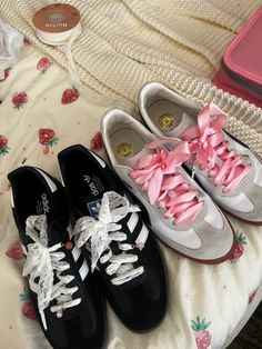 Sambas With Different Laces, Bows On Shoes, Adidas Samba With Ribbons, Samba Ribbon Laces, Adidas Samba Ribbon, Shoes With Ribbon Laces, Addidas Shoes Samba, Samba Ribbon, Sambas With Ribbon