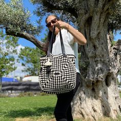 Kare Motif, Sac Granny Square, Vintage Style Bag, Black And White Bags, Granny Square Bag, Crochet Shoulder Bag, Boho Bag, Stylish Bag, Large Bag