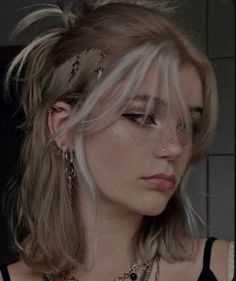 Punk Prom Hairstyles, Wolf Cut Prom Hair, Alternative Hair Blonde, Edgy Blonde Hair Grunge, Apocalypse Hair, Alternative Girl Aesthetic, Wavy Silver Hair, Blonde Messy Hair, Long Punk Hair