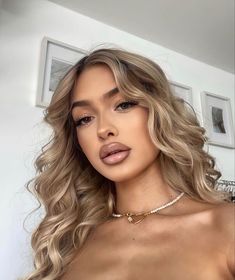 Michelle Mendes, People With Good Hearts, Mexican Hairstyles, Perfect Blonde Hair, Colored Curly Hair, Edgy Short Hair, Blonde Hair Inspiration, Light Hair Color