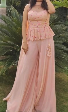 Palazzo Traditional Outfit, Plazo And Blouse Design, Newly Wed Outfits Indian, Palazzo Saree For Wedding, Palazzo Suits Indian Party Wear, Sharaaraa Design, Wedding Outfit For Girls Indian, Plazo For Wedding, Sharara Designs Party Wear Indian Weddings