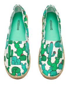 Y estas alpargatas de cactus son lo más!! H&M Cactus Print, Shoe Art, Painted Shoes, Diy Shoes, Crazy Shoes, Shoe Obsession, Look Chic, Canvas Shoes, Cute Shoes