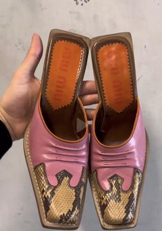 Funky Vintage Aesthetic, Funky Shoes, Crazy Shoes, Shoe Obsession, Shoe Game, Cute Shoes, Sock Shoes