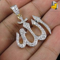 welcome to rockyjewelsindia Product Detail Item Number MJR(P)-130 Silver Weight 8.00gm Diamond Weight 1.05ct Gross Weight 8.00gm Size 45mm Allah Pendant, Pearl Diamond Pendant, Diamond Pendant Jewelry, Islamic Jewelry, Pave Jewelry, Ayatul Kursi, Pendant Diamond, Jewelry Cleaning Solution, Gold Link Chain