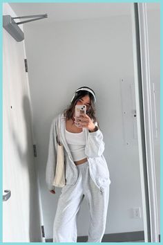 [Ad] Outfit Grey Sweatpants Set #greyyogapantsoutfitwinter Grey Sweatpants Outfit Aesthetic, Outfit Grey Sweatpants, Outfit Ideas With Sweatpants, Sweatpants Set Outfit, Sweatpants Outfit Aesthetic, Grey Sweatpants Outfit, 2024 Intentions, Sweatpants Outfits Winter